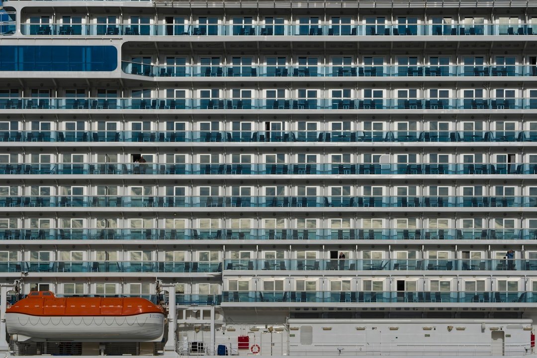 photo-1764609816523-2e6a3b523a09 Roteiro do Futuro: Destinos e Tendências de Viagem para o Público A em 2026