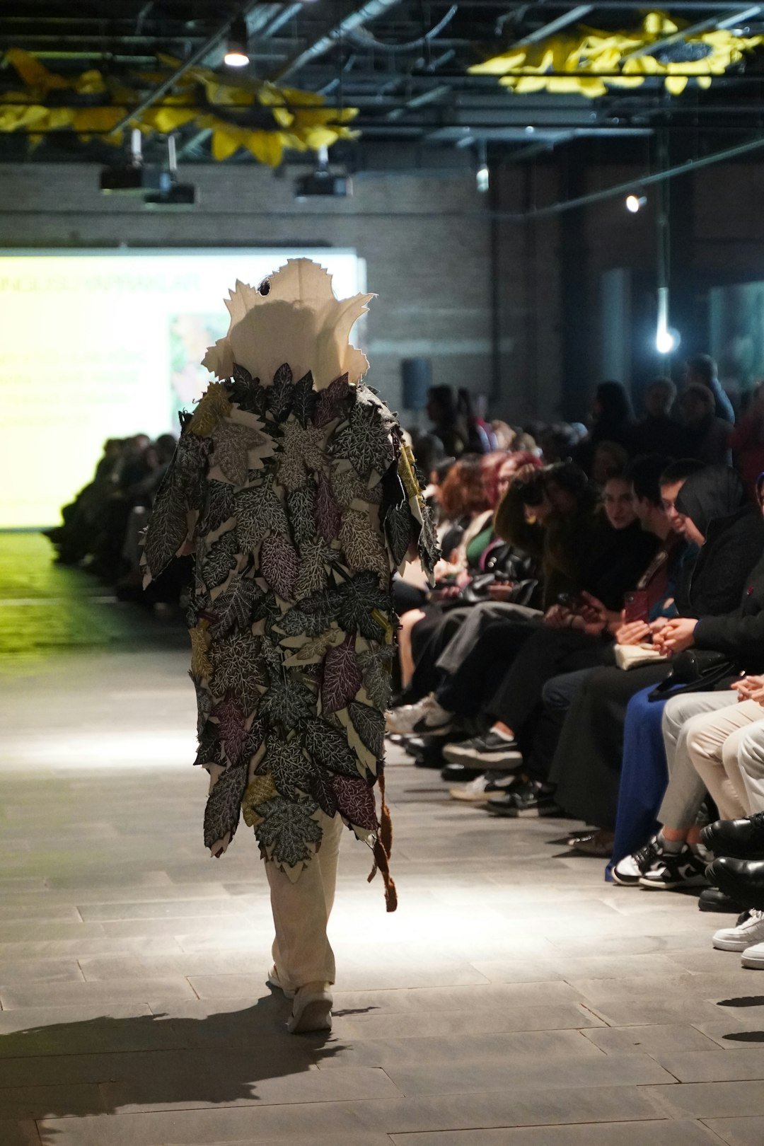 photo-1740854177522-dcec22ea5c15 Evolução Feminina: Desvendando as Tendências que Moldarão 2026