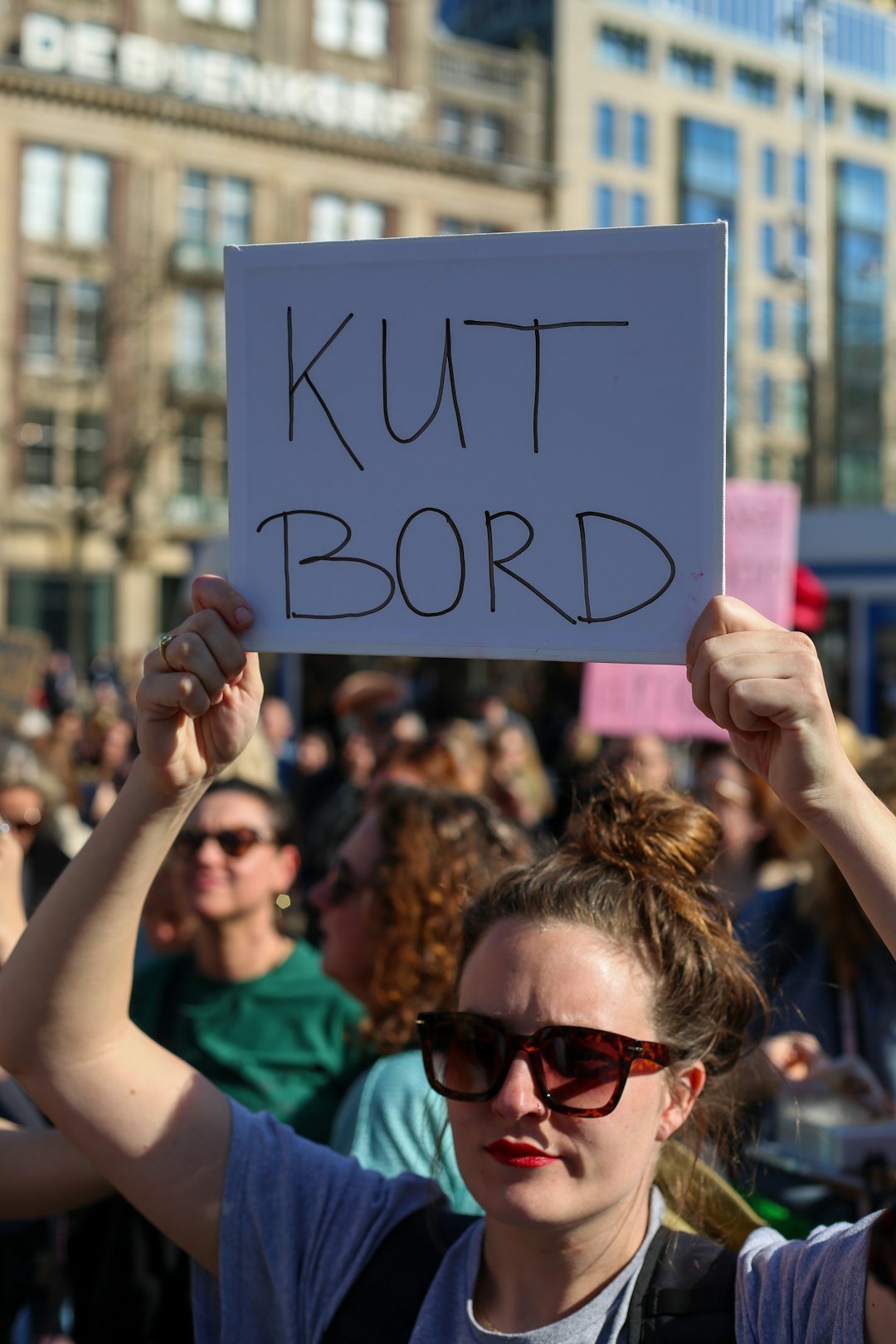 photo-1759658249417-b0b0447f53be Evolução Feminina: Desvendando as Tendências que Moldarão 2026