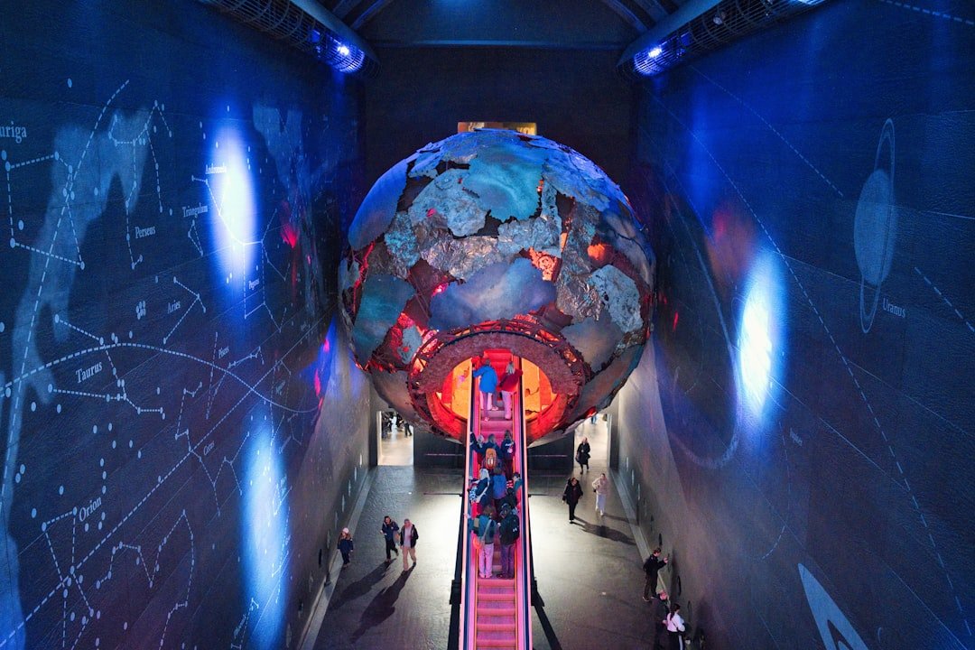 photo-1764253340521-c920fd89a66e Horizonte 2026: Decifrando as Tendências de Lazer e Cultura Para um Futuro Exclusivo