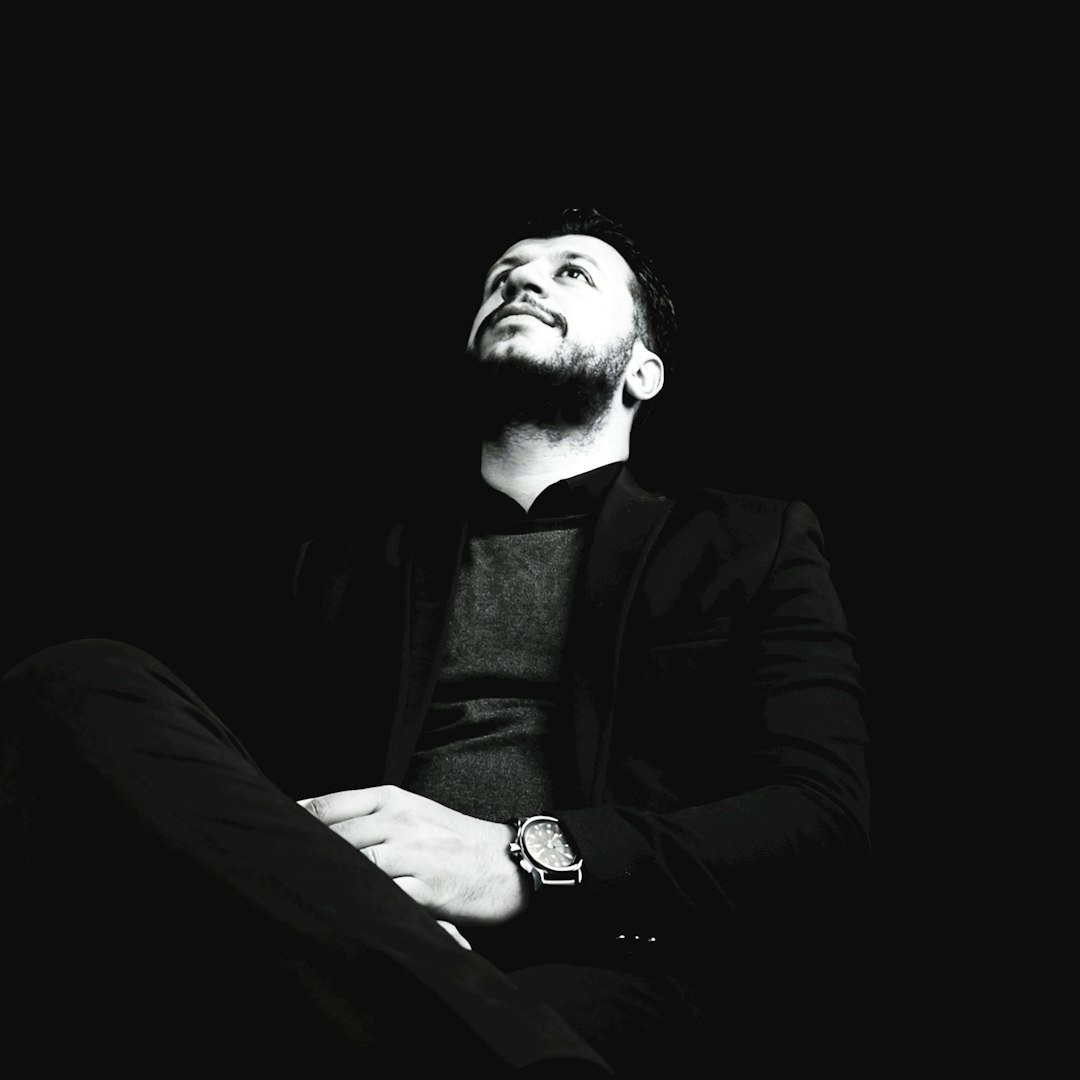 photo-1771062917322-f87f4ba2f22b Sociedade 2026: Navegando as Tendências que Moldarão o Futuro (Guia Definitivo para Líderes)