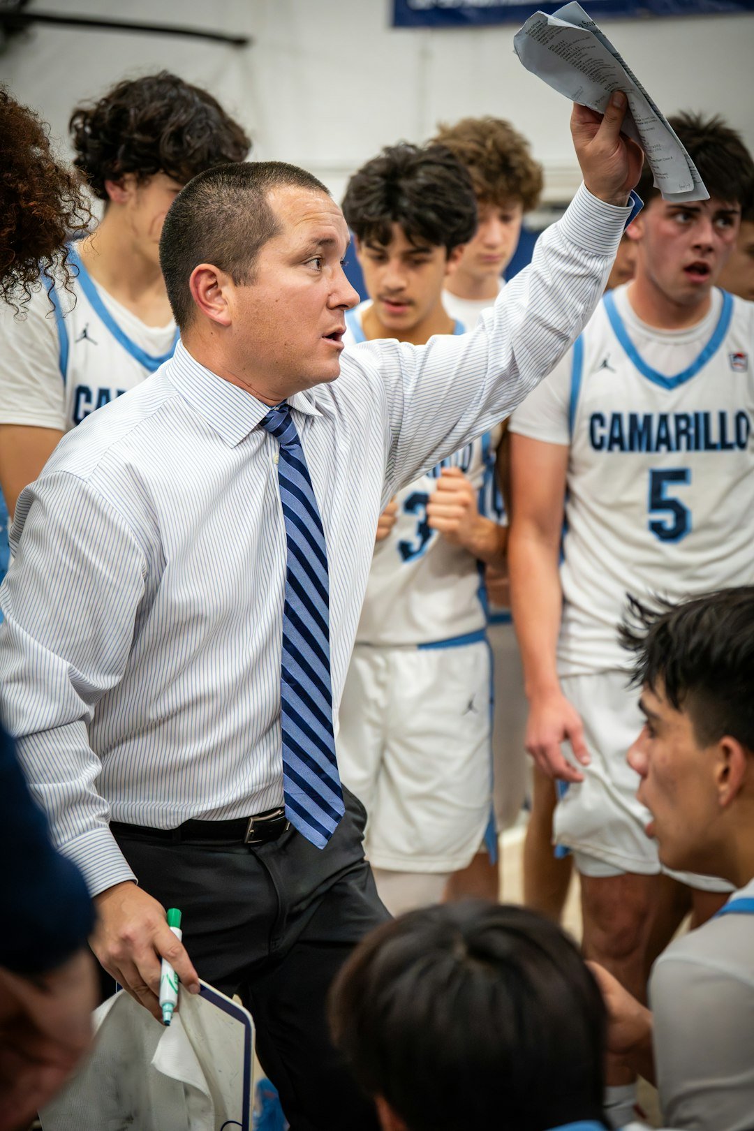 photo-1771308395767-dcffbe6fe3f5 Sociedade 2026: Navegando as Tendências que Moldarão o Futuro (Guia Definitivo para Líderes)